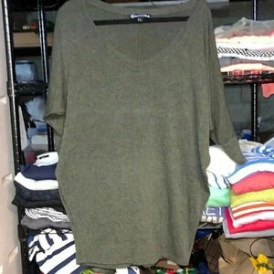 WANTABLE size large sweater V NECK